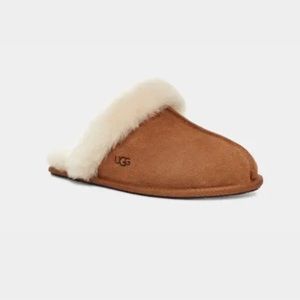 UGG - Scuffette II Slipper in Chestnut Suede